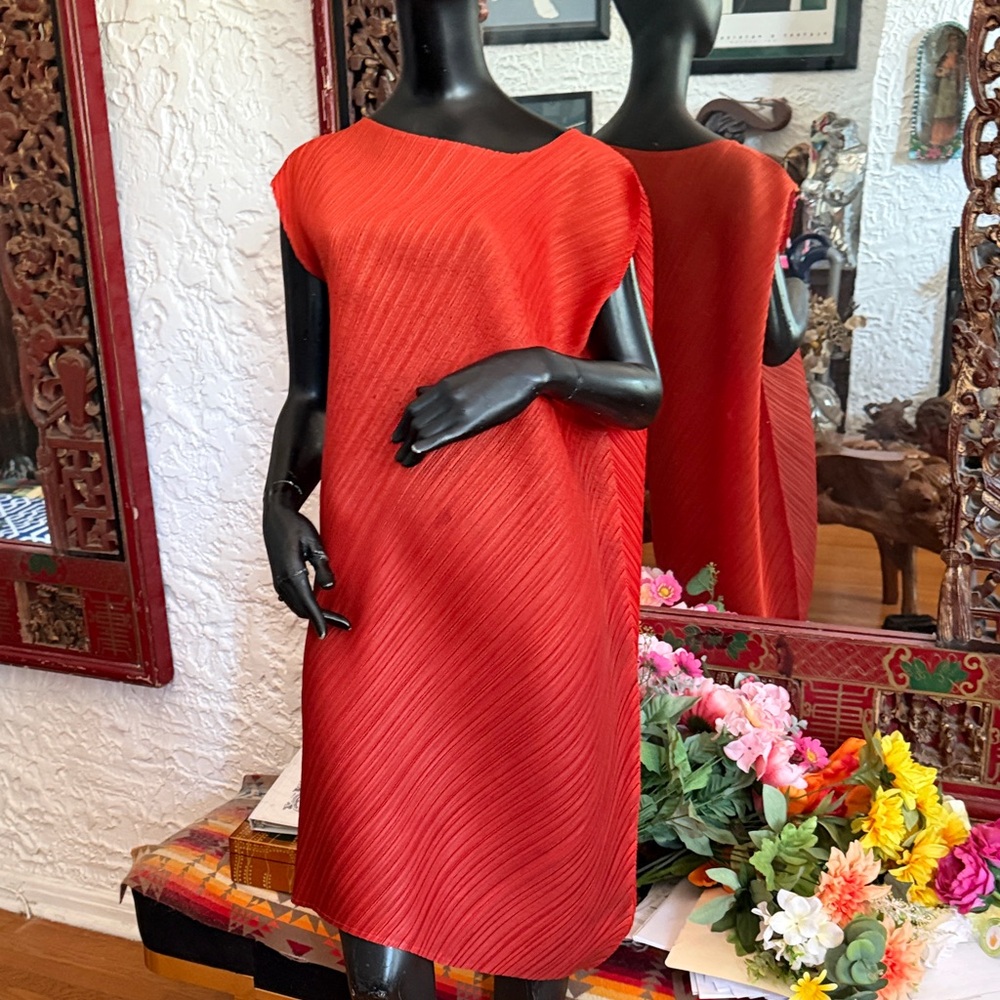 Women's Red Pleated Midi Dress by